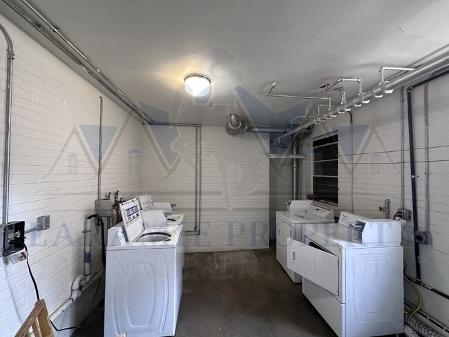 Building Photo - 1 bed 1 bath apartment - Near Campus!