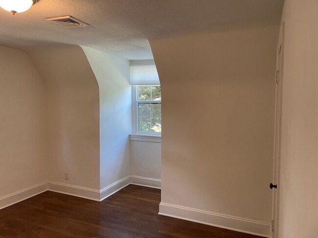 Building Photo - Updated Cute Cape - 3 bedroom, 2 bath -  4509 Fitzhugh Ave.