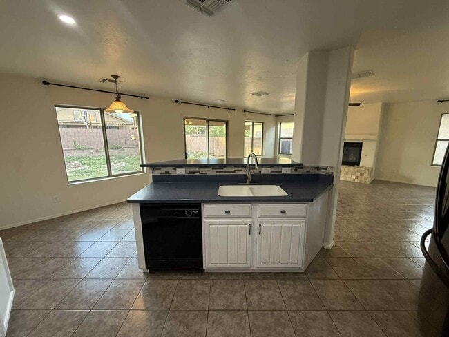 Building Photo - 640 W Emerald Key Dr