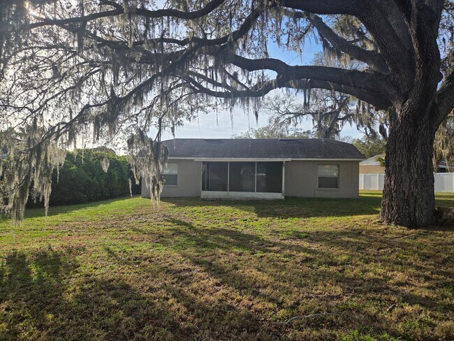 Building Photo - Cardinal Pines East