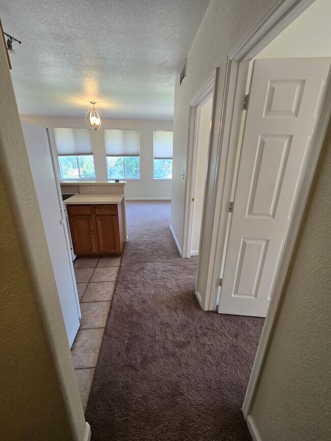 Building Photo - Spacious Townhome with Oversized 2-Car Gar...