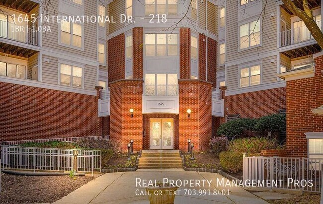 Building Photo - 1645 International Dr