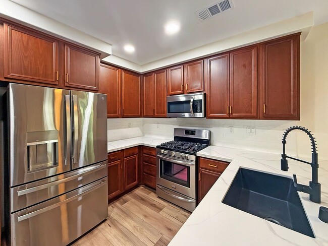 Building Photo - Modern Townhome in Otay Ranch – 3BR/2.5BA ...