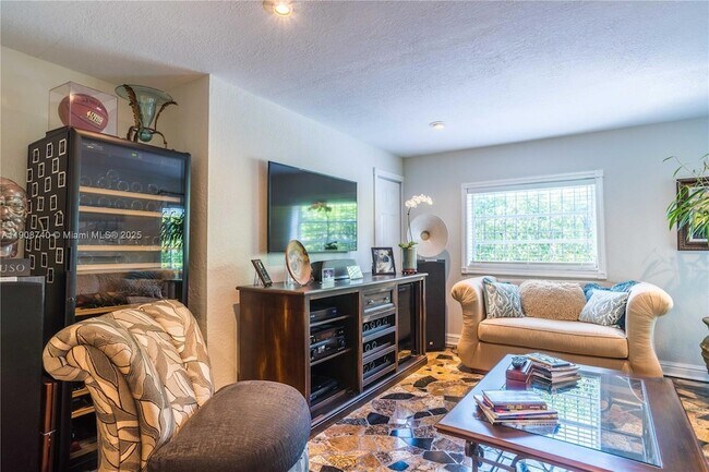 Building Photo - 1921 SW 18th Ave