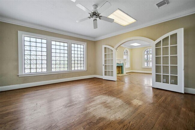 Building Photo - 5208 Harrisburg Blvd