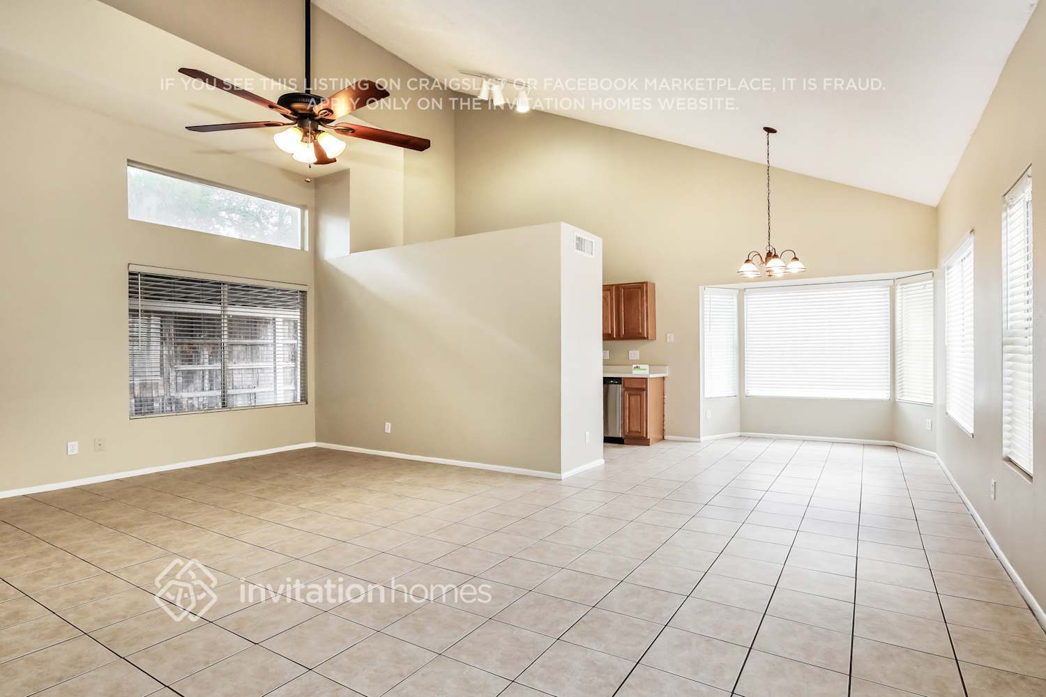 Building Photo - 822 E Gila Ln