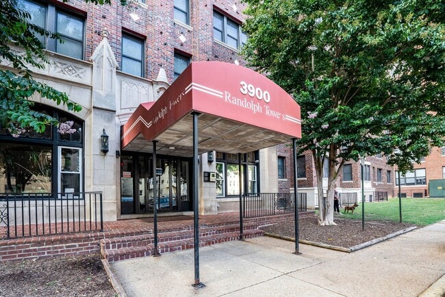 Building Photo - Available Now! Recently Updated, Spacious ...