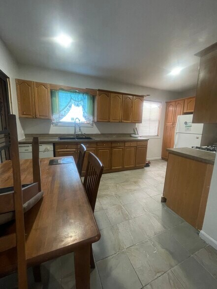 Building Photo - 21633 118th Ave