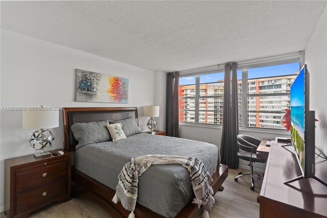 Building Photo - 1351 NE Miami Gardens Dr