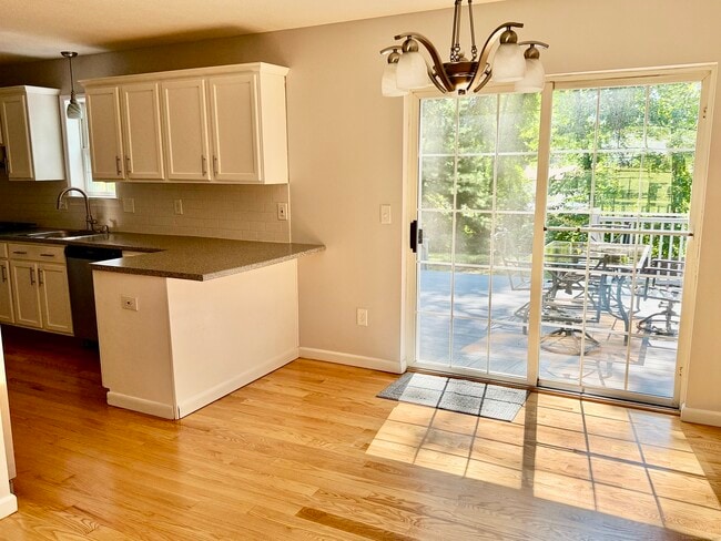 Building Photo - 216 Castlewood