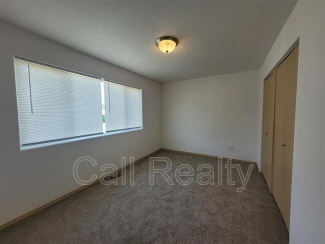 Building Photo - 13626 E Riverside Ave
