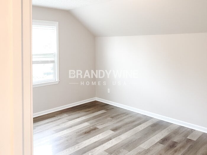 Building Photo - 105 Sumac St