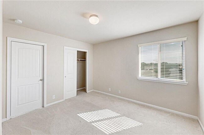 Building Photo - 930 Alamo Plaza Dr