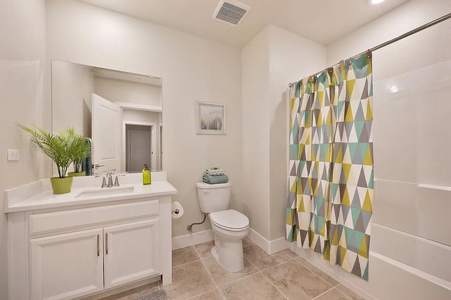 Building Photo - Premier 2/2 Condo in The Cannery