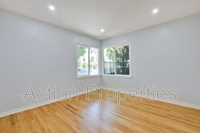 Building Photo - 152 S Bayview Ave