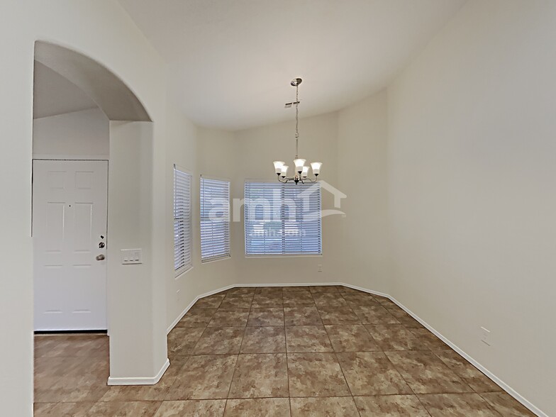Building Photo - 12584 W Clarendon Ave