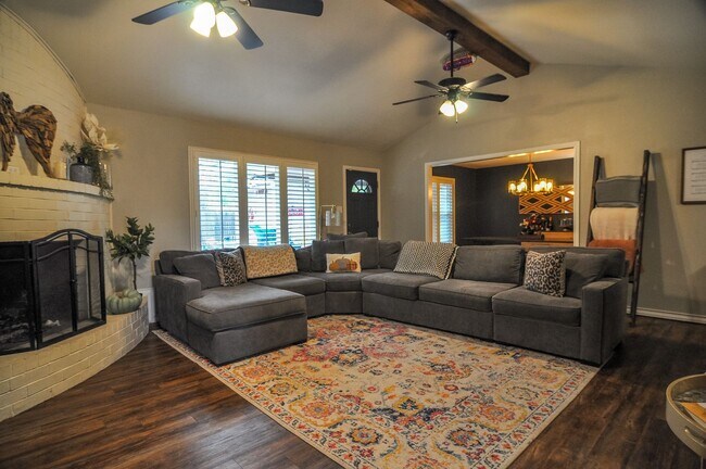 Building Photo - Beautiful 4 Bed 2.5 Bath in South Lubbock!