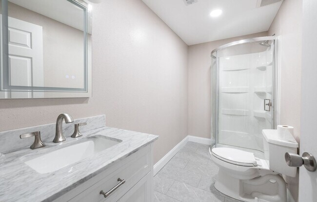 Building Photo - 4Bd/3.5Ba Home Available