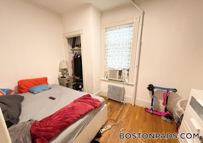 Building Photo - 22 Humphreys St