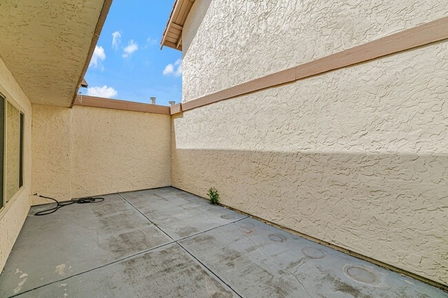 Building Photo - Cupertino Schools - Beautifully Updated Co...