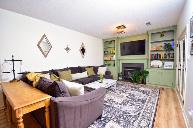 Building Photo - 1204 Edenbridge Way