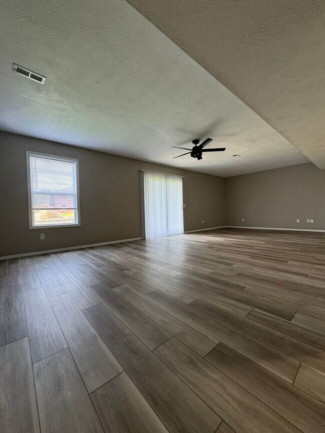 Building Photo - 4051 Condor Dr