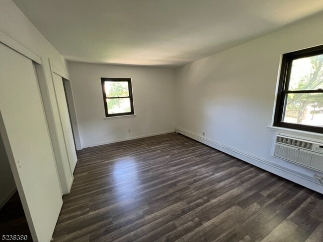 Building Photo - 401 US-22