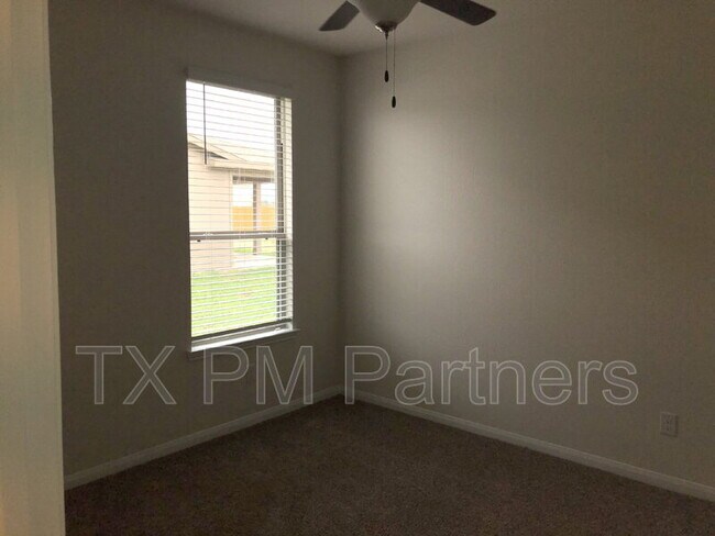 Building Photo - 206 White Wing Ln