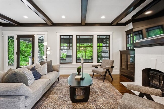 Building Photo - 843 Monroe Dr NE