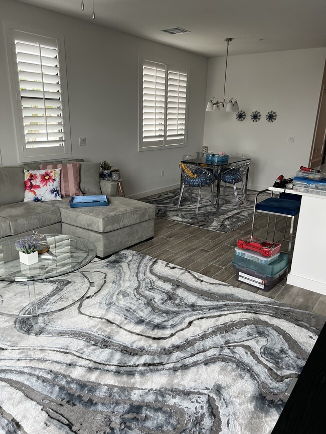 Building Photo - 2511 W Queen Creek Rd