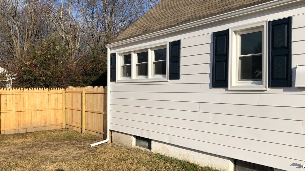 Building Photo - 27 Campbell Dr