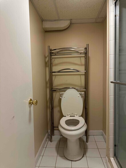 Building Photo - 210 Chamberlain Ave