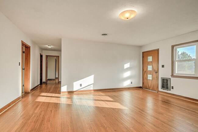 Building Photo - 210 Mt Bethel Rd