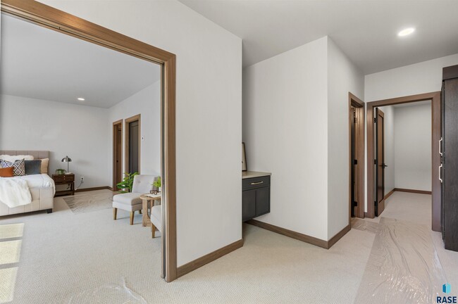 Building Photo - 2807 S Terry Ave