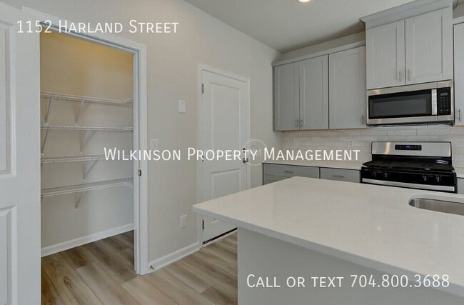 Building Photo - 1152 Harland St