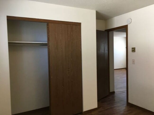Building Photo - Adorable 2 Bed/1 Bath Apartment in North L...