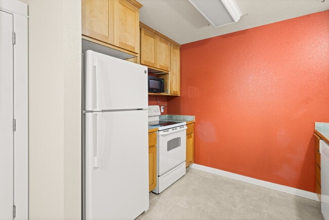 Building Photo - 2221 McCall Dr