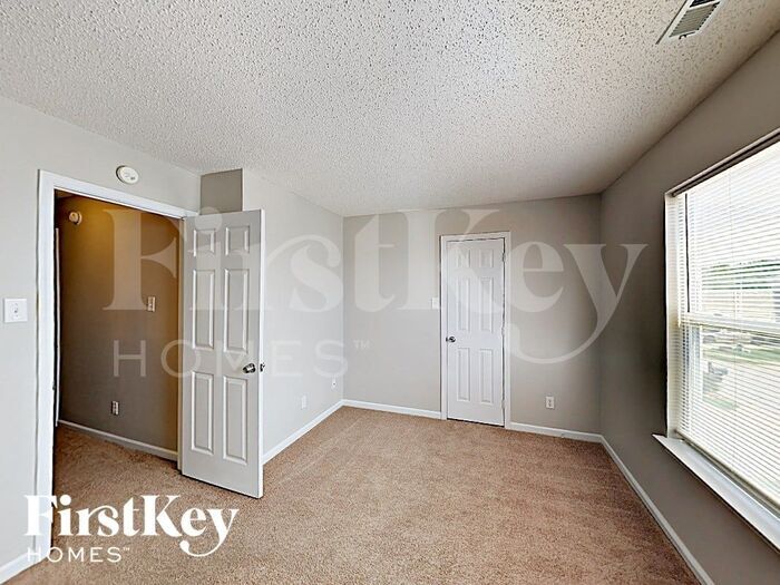 Building Photo - 6616 Kinnerton Dr