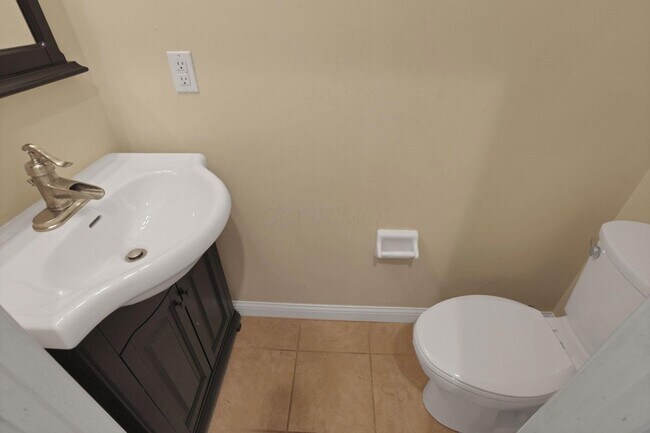 Building Photo - 243 Oxford Oak Dr