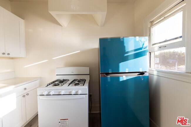 Building Photo - 946 S Burlington Ave