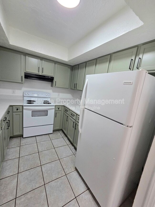 Building Photo - 530 Westwood Ct