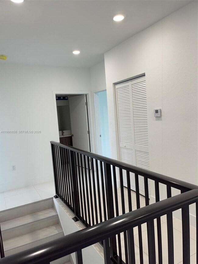 Building Photo - 238 NW 11th Ct