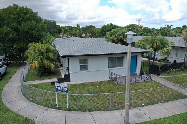 Building Photo - 2499 SW 27th St