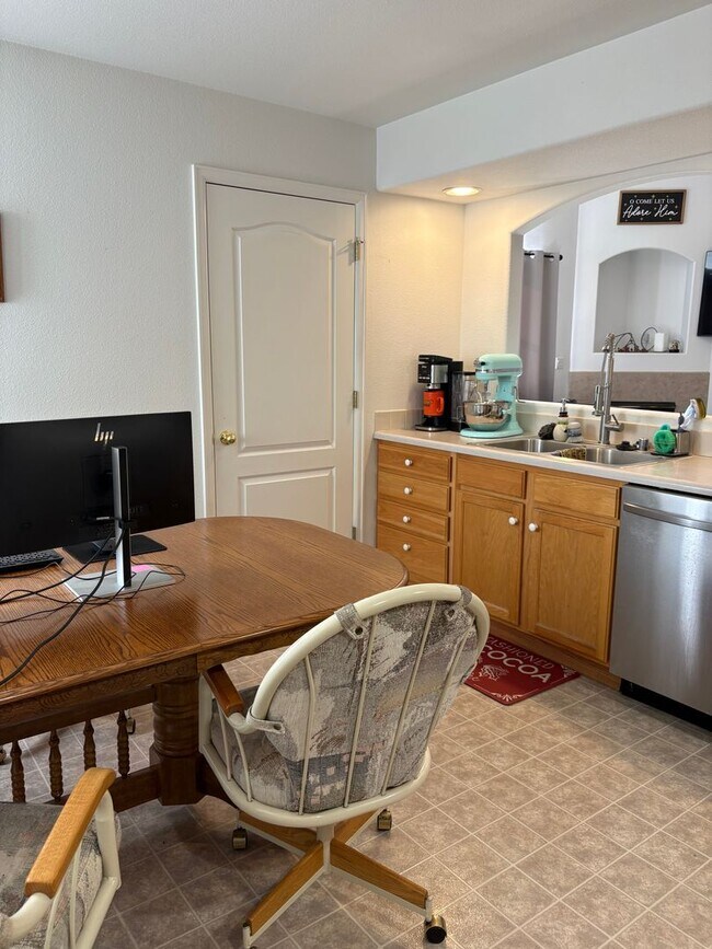 Building Photo - 4 Bedroom 3.5 Bath in Widefield