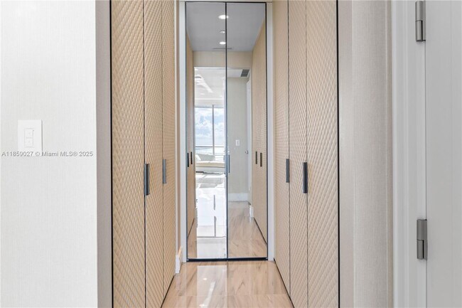 Building Photo - 17901 Collins Ave