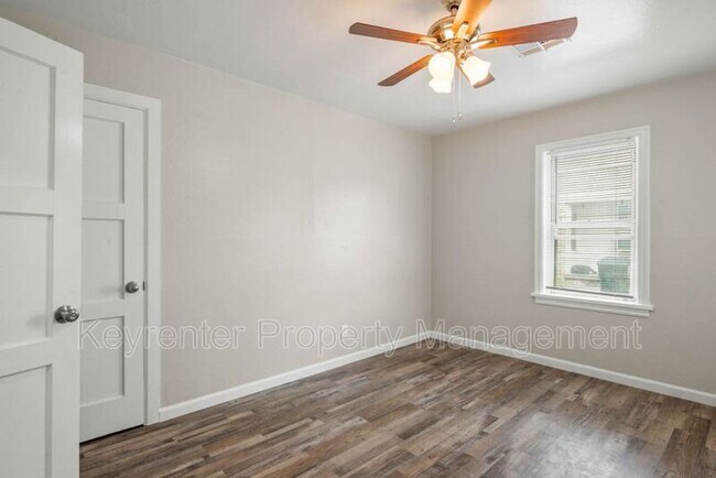 Building Photo - 403 Babb Dr
