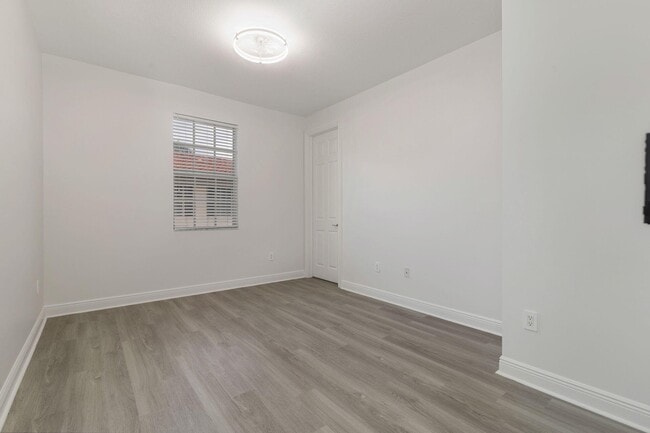 Building Photo - 2502 N Dixie Hwy