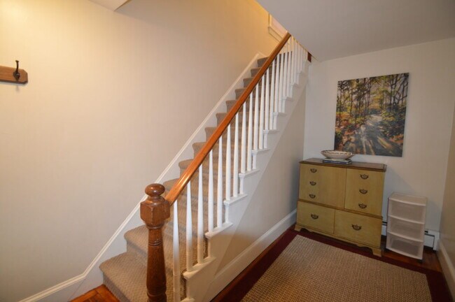 Safe and bright shared front hallway - 468 Spring St