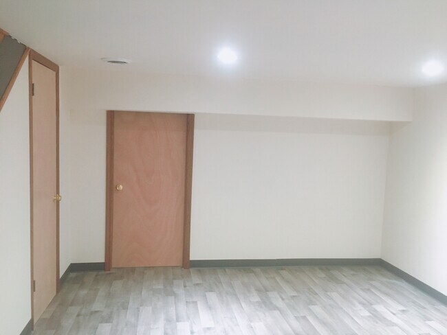 Building Photo - 115 Lakewood Gardens Ln