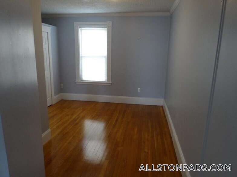 Building Photo - 57 Riverdale St